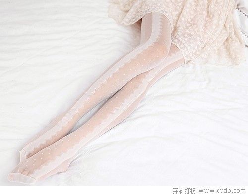 秋風(fēng)起秀美腿的妞注意了！